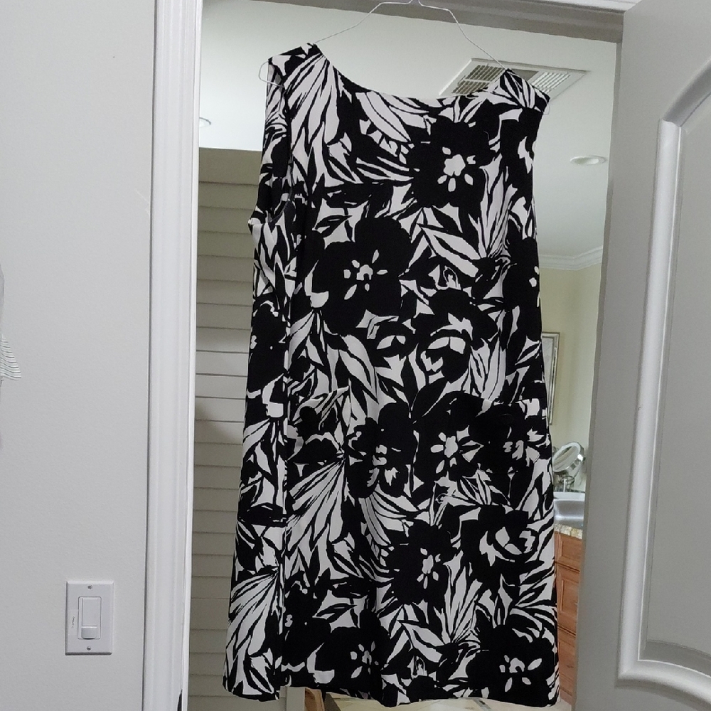 Scarlett Black and White Pleated A-Line Mini Dress